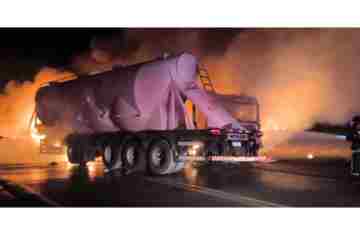 Guaraniaçu – Carretas pegam fogo após colisão na BR277